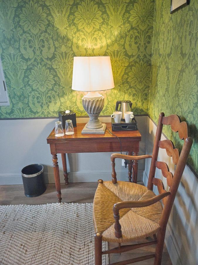 Le Fruit Defendu Hotel Rueil-Malmaison Room photo